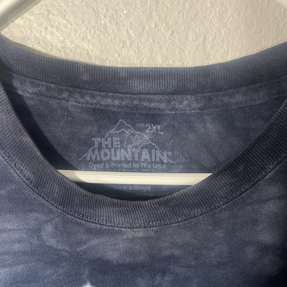 The Mountain Midnight Wolf Tee