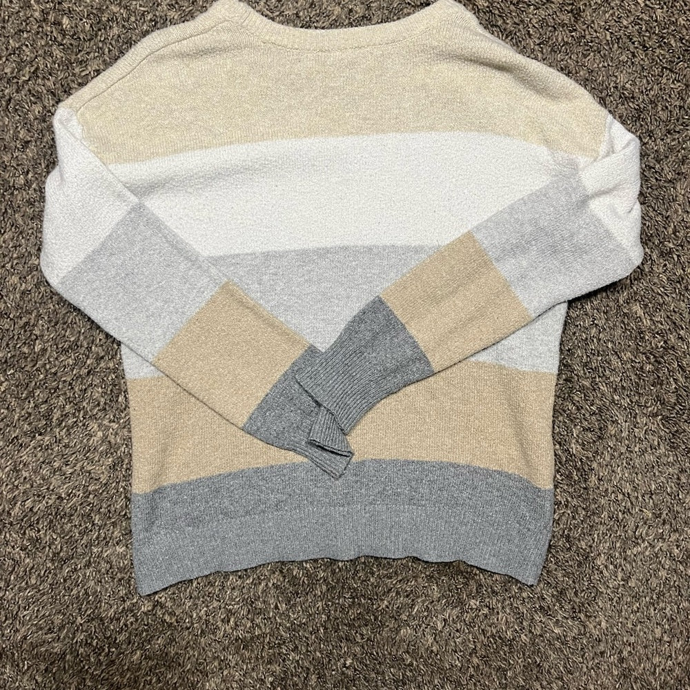 Time and Tru Women's Colorblock Sweater in Cream and Gray