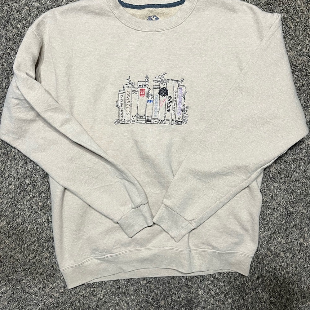 Vintage Fruit of the Loom Cream Crewneck Sweater with Book Design