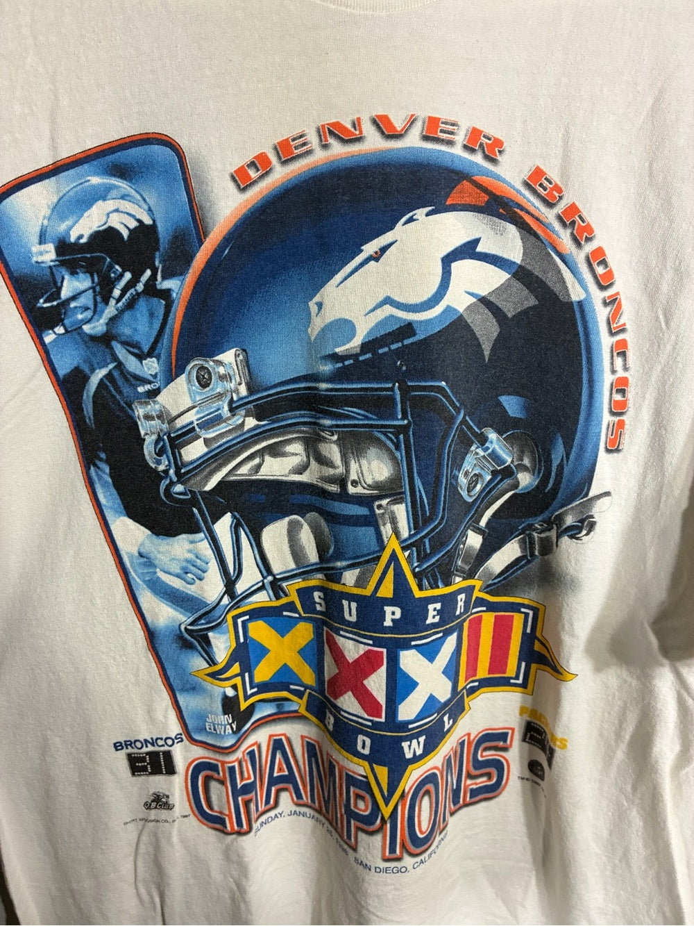 Vintage Denver Broncos White Super Bowl Champions Graphic Tee- 1998