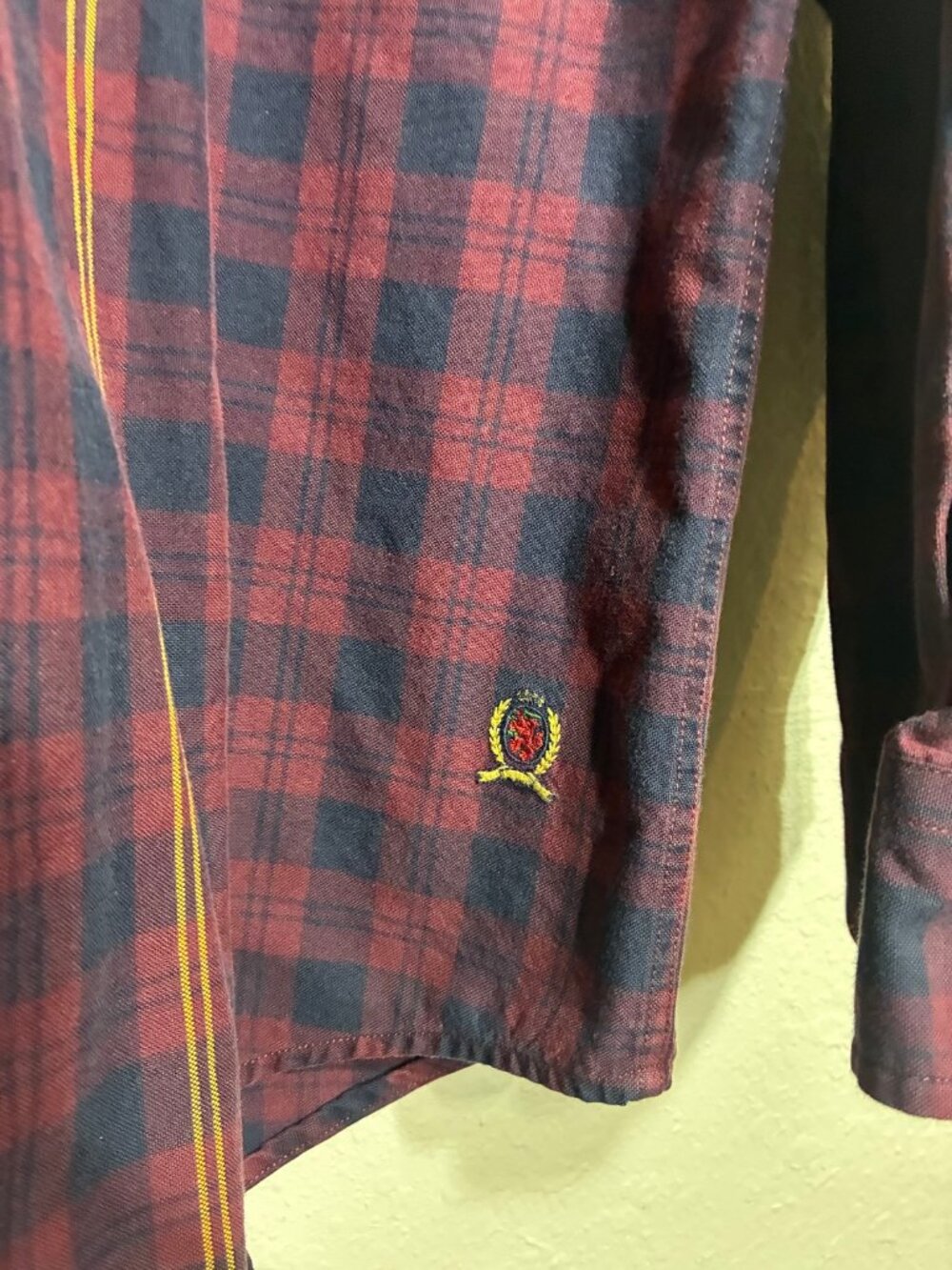 Tommy Hilfiger Plaid Button Up Shirt Mens L Maroon Navy Yellow Check