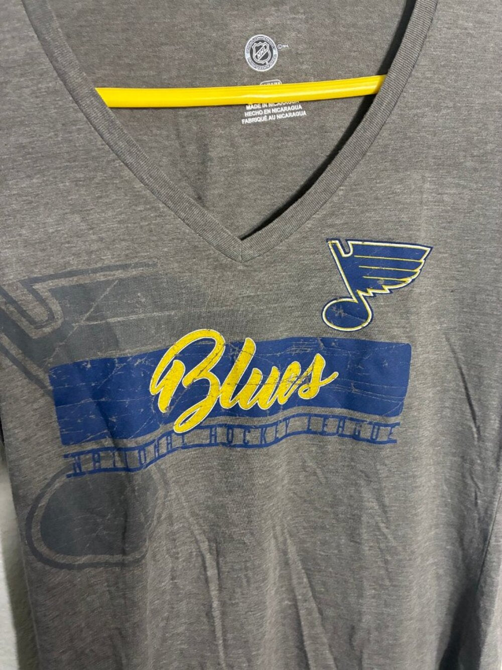 NHL St. Louis Blues Women's V-Neck T-Shirt Gray Size M