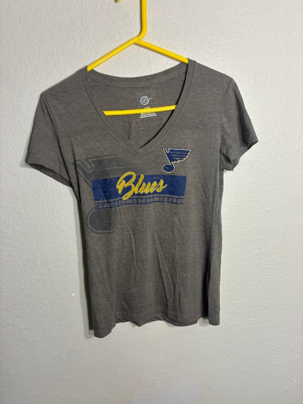 NHL St. Louis Blues Women's V-Neck T-Shirt Gray Size M