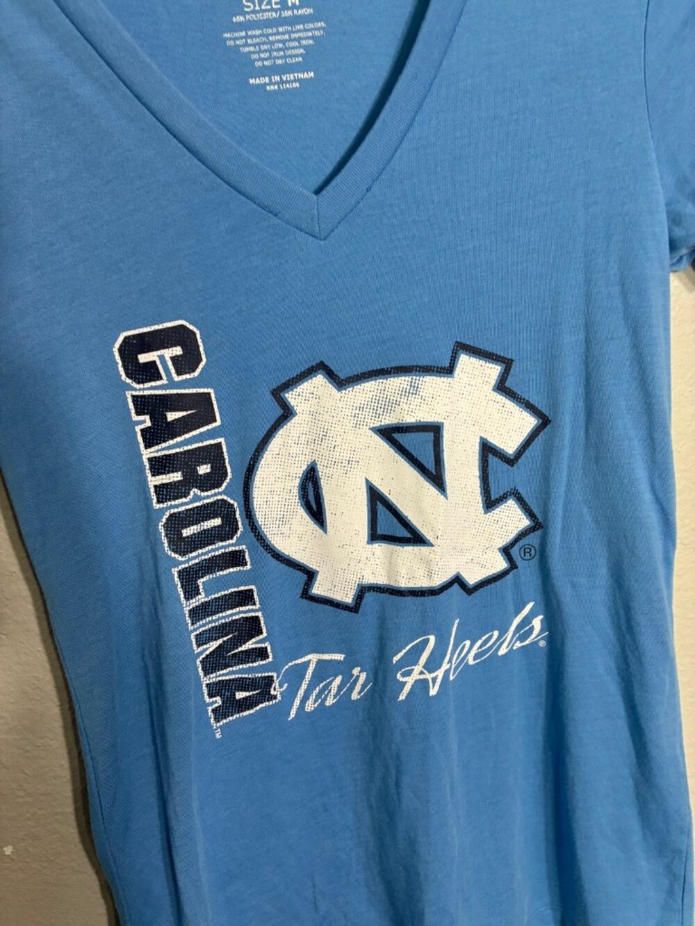 Colosseum North Carolina Tar Heels Women's V-Neck T-Shirt Blue M