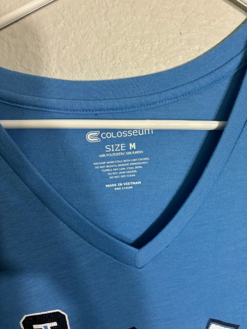 Colosseum North Carolina Tar Heels Women's V-Neck T-Shirt Blue M